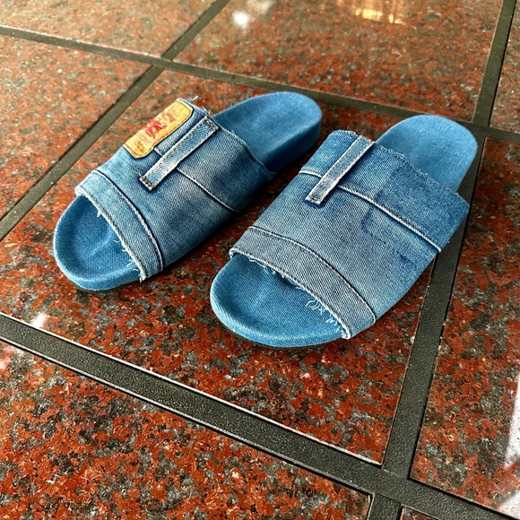 Lasaky – Letter Print Denim Flat Sandals women’s size 7 - Picture 2 of 11